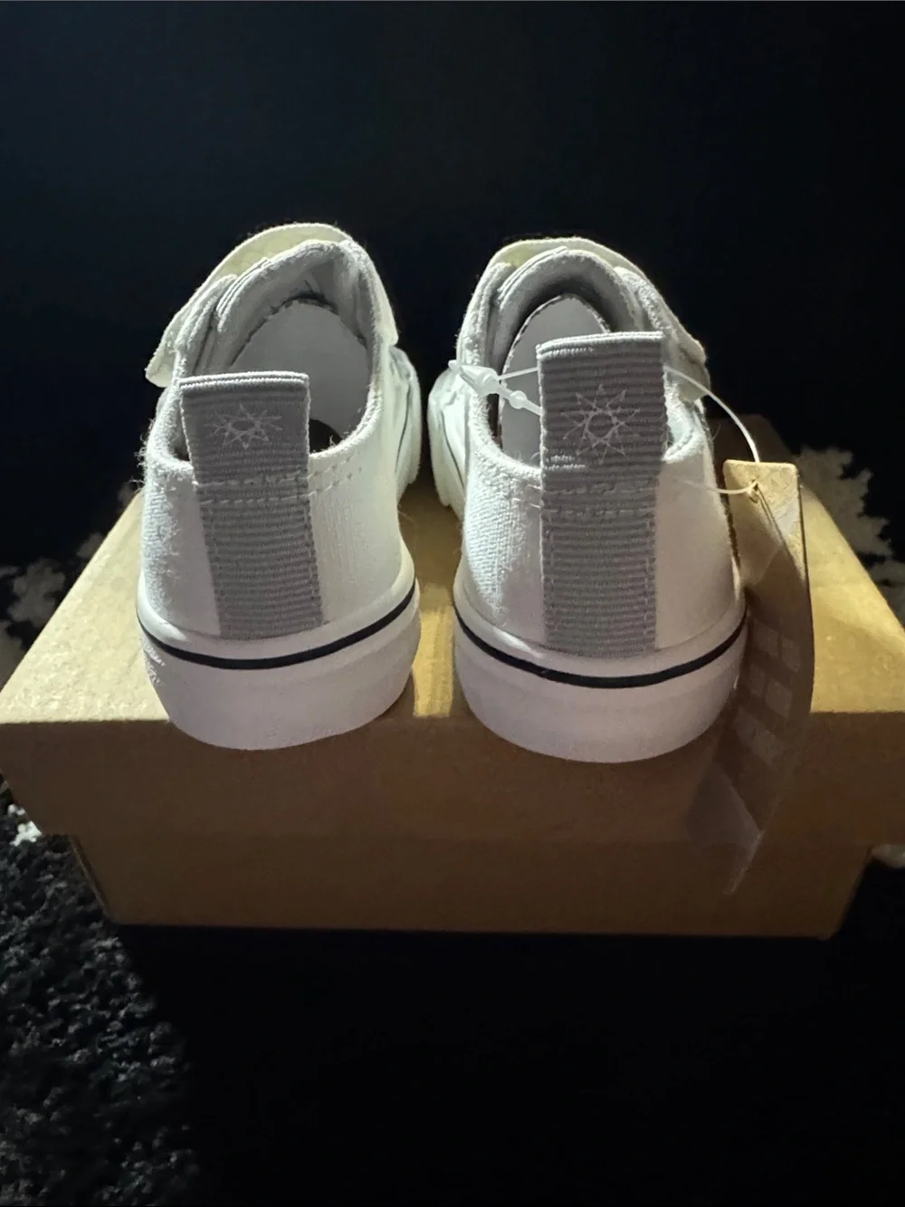 NWT Size 4 Easy Star Kids White Canvas Velcro Sneakers